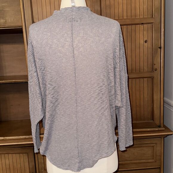 Urban Outfitters Cotton Hi-Lo Raw Hem Burnout Henley, Size XS - Picture 3 of 3